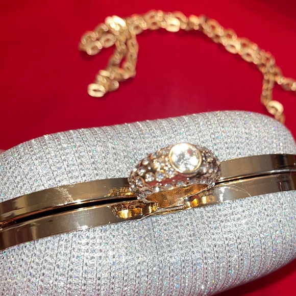 NIP Silver Sparkling Fabric Heart Evening Bag - Picture 2 of 3